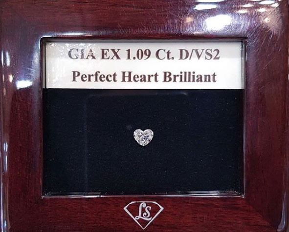 ร้านเพชรหลีเสง (L.S. Jewelry Group) โรงงานผลิต-ศูนย์จำหน่ายส่ง-ปลีก เพชรน้ำงามที่สุดในโลก คุณภาพสูงสุด ผู้ผลิตจิวเวลรี่เพชรรายเดียวในประเทศที่ร่วมทุนกับ DTC Debeer (Belgium) Sightholder เป็นโรงงานผลิตเพชรคุณภาพสูงสุด ในเครือ Debeer ประเทศเบลเยี่ยม