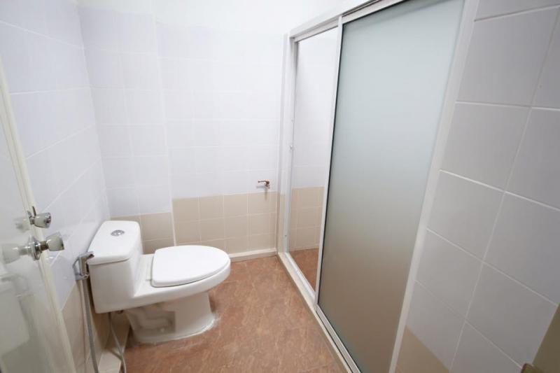 ขายทาวน์เฮ้าส์ 3ชั้น 4นอน 3 น้ำ พื้นหินอ่อน สวยเย็นสบาย ซอยประชาอุทิศ12 แยก2 เขตราษฎร์บูรณะ เดินทางสะดวก ขายถูกมาก