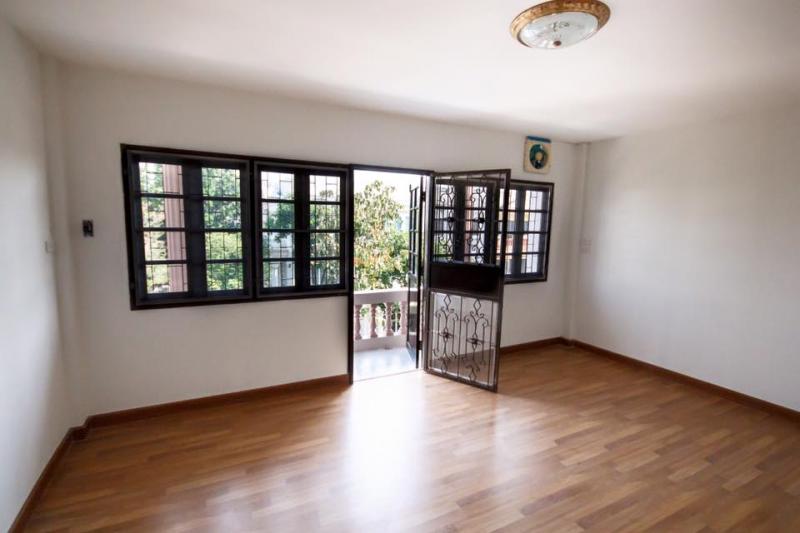 ขายทาวน์เฮ้าส์ 3ชั้น 4นอน 3 น้ำ พื้นหินอ่อน สวยเย็นสบาย ซอยประชาอุทิศ12 แยก2 เขตราษฎร์บูรณะ เดินทางสะดวก ขายถูกมาก