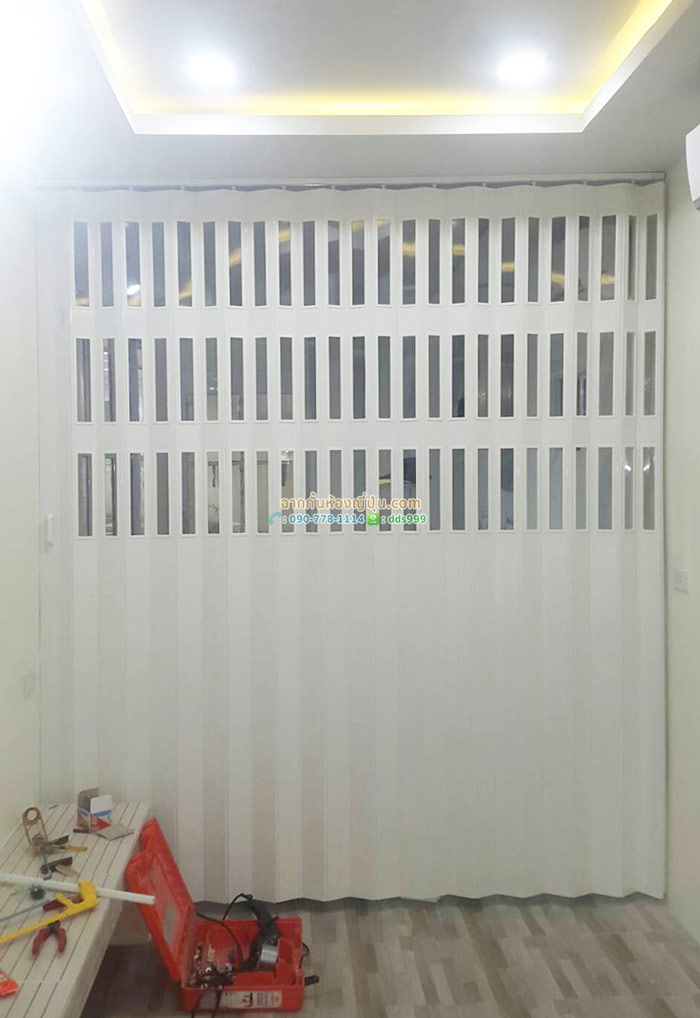 ฉากกั้นห้องลายกระจกใส แหลมฟ้าผ่า พระประแดง