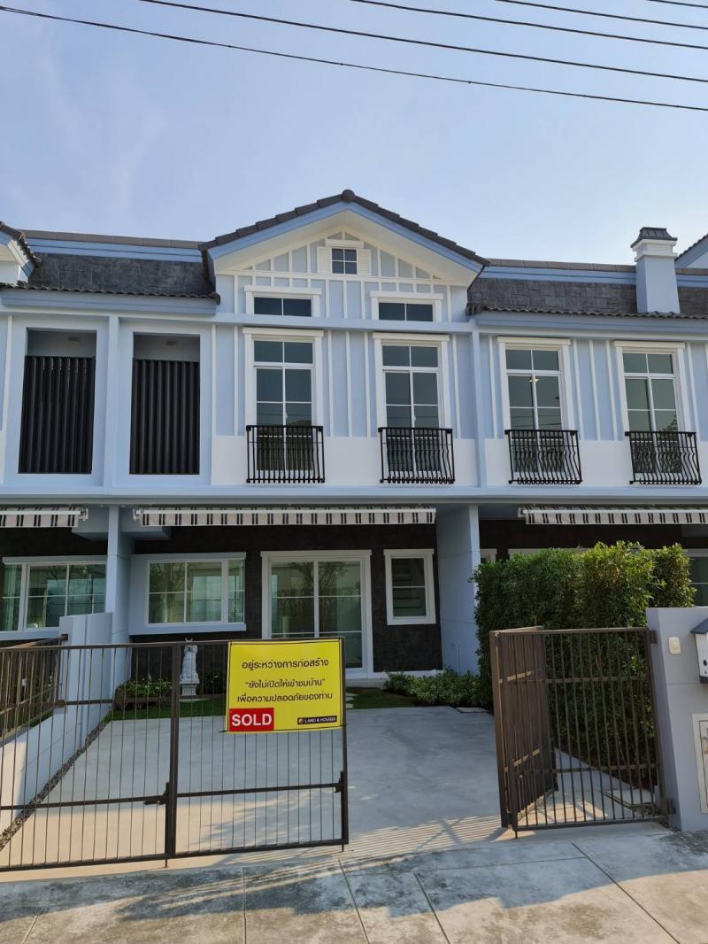  ขายบ้านทาวโฮม Indy4 บางนา กม.7บ้านใหม่โครงการ Land and house 2ชั้น 3ห้องนอน 3ห้องน้ำ ที่จอดรถ 2 คัน พื้นที่ 25-28 ตรว. ซอยบางแก้ว ใกล้โรงเรียนราชวินิต โรงเรียนคอนเดียน หลังห้างเมกะบางนา ราคาพิเศษ 5.9 ล้านบาทติดต่อคุณ ปูเป้ 0894419245-----------------------------------พื้นที่ส่วนกลางขนาดใหญ่เกือบ 50% พร้อมสิ่งอำนวยความสะดวก อาคารนิติบุคคลสไตล์ Vintage สระว่ายน้ำระบบเกลือแยกสระผู้ใหญ่และสระเด็ก สนามเด็กเล่น แ