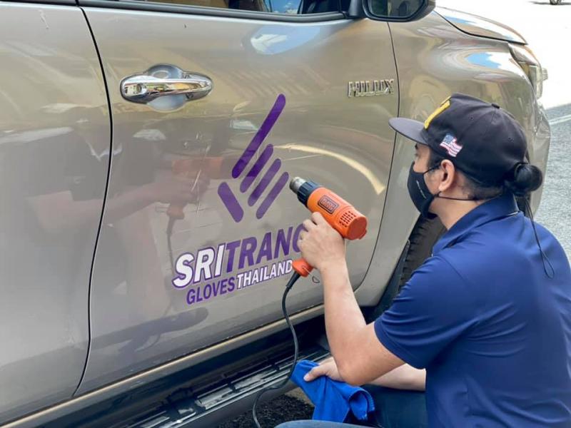 รับพิมพ์ สติ๊กเกอร์ สลากสินค้า ฉากกั้นโควิด ,ฉากกั้นcovid ,ฉากกั้นอะคริลิค ,ฉากกั้นโครงเหล็ก ฉากกั้นร้านอาหาร ฉากกั้นร้านกาแฟ ร้านสิ่งพิมพ์ครบวงจร ในหาดใหญ่