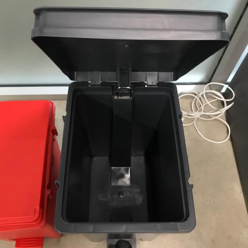 ถังขยะพลาสติกเท้าเหยียบ