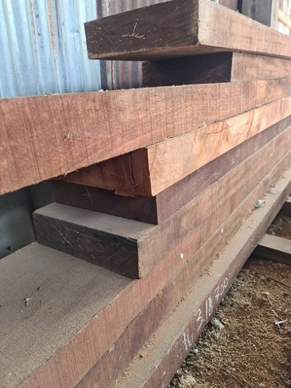 จำหน่ายไม้เพื่อใช้ในการทำเรือต่อเรือซ่อมเรือทุกชนิด  โรงไม้-จำหน่ายไม้ตัวเรือไม้ตะเคียน ไม้ดีราคาถูกต้องบอกต่อ