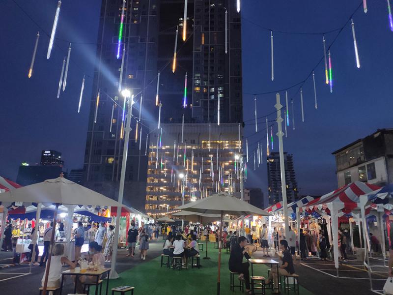 Pradipat Street Market ตลาดนัดเปิดใหม่ แหล่งรวมของกิน บนถนนประดิพัทธ์ ใจกลางสะพานควาย แหล่งรวมของกิน แฟชั่น ช้อปปิ้ง ที่นั่งชิลเพียบ พื้นที่กว้าง จะสายกิน สายช้อป มาที่นี่จบที่เดียว