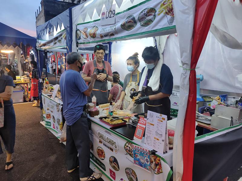 Pradipat Street Market ตลาดนัดเปิดใหม่ แหล่งรวมของกิน บนถนนประดิพัทธ์ ใจกลางสะพานควาย แหล่งรวมของกิน แฟชั่น ช้อปปิ้ง ที่นั่งชิลเพียบ พื้นที่กว้าง จะสายกิน สายช้อป มาที่นี่จบที่เดียว