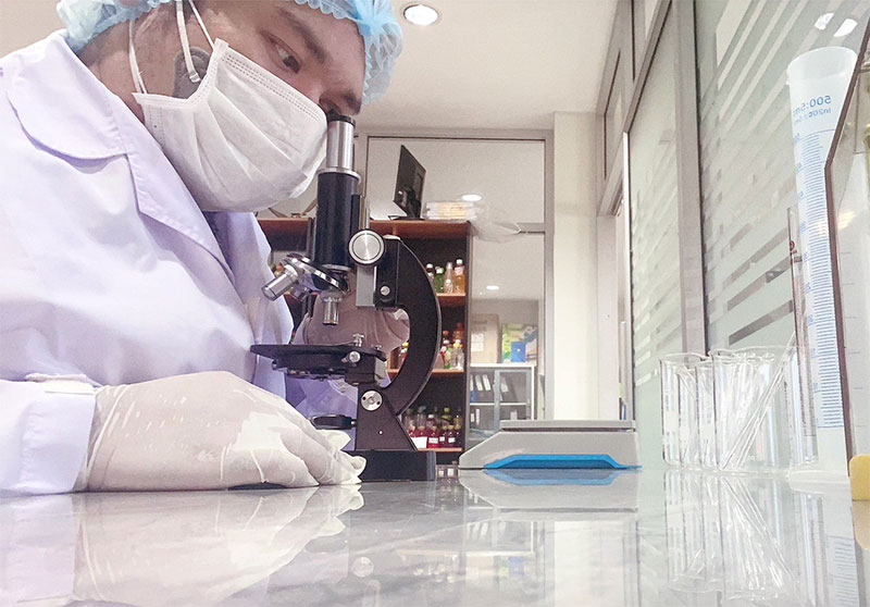 รับผลิตเครื่องดื่มคอลลาเจน, เครื่องดื่มวิตามิน และ กาแฟ 3 in 1 ครบวงจร ตั้งแต่ออกแบบ พัฒนาสูตร เป็นเจ้าของแบรนด์ ด้วยงบที่ลูกค้ากำหนด ขออนุญาติ อย. ถูกต้อง ผลิตภายใต้มาตราฐาน ควบคุมการผลิตโดยนักวิทยาศาสตร์อาหารด้วยประสบการณ์กว่า15ปี