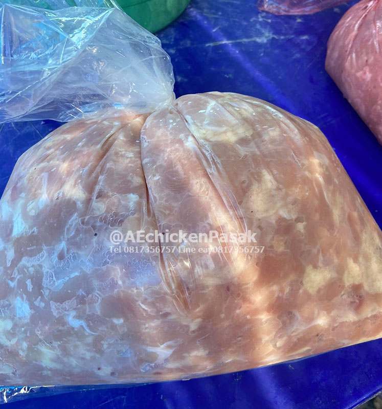 ขายส่ง หนังไก่สด หนังคอไก่ อกเลาะ เนื้อไก่เลาะเพื่อแปรรูปผลิตภัณฑ์ by Aeชิคเก้น