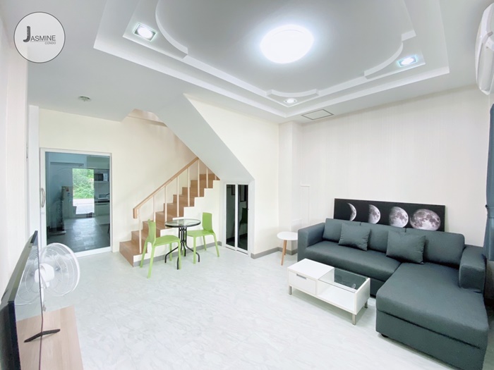 ขายทาวน์เฮ้าส์ 2 ชั้น ใจกลางเมืองสุราษฎร์ธานี ซอยตลาดล่าง 28 รีโนเวทใหม่ ใกล้สถานศึกษา