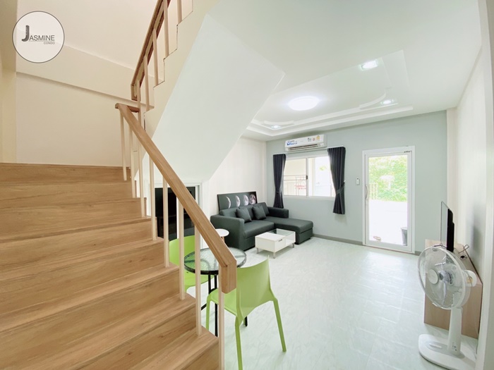 ขายทาวน์เฮ้าส์ 2 ชั้น ใจกลางเมืองสุราษฎร์ธานี ซอยตลาดล่าง 28 รีโนเวทใหม่ ใกล้สถานศึกษา