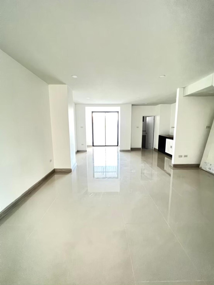 ขายถูก ทาวน์เฮ้า2 ชั้น (Renovateใหม่) เส้นลาดกระบัง-สุวรรณภูมิ