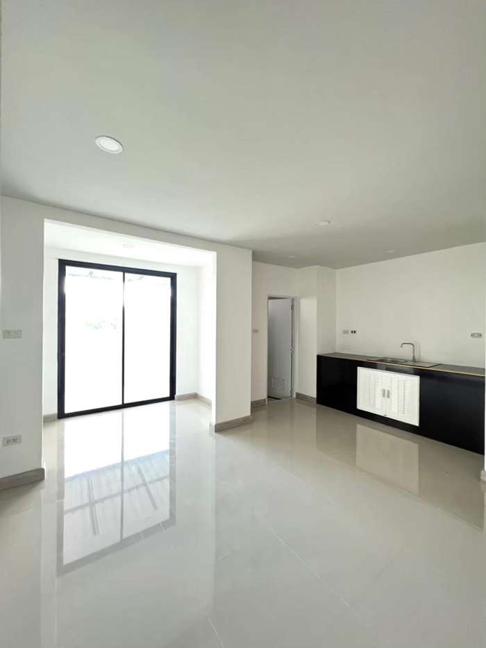 ขายถูก ทาวน์เฮ้า2 ชั้น (Renovateใหม่) เส้นลาดกระบัง-สุวรรณภูมิ