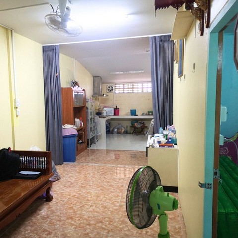 ขายบ้านทาวน์เฮาส์ ต.หัวรอ ติดบริษัทไทยแอโรว์ 2นอน 2น้ำ 1ห้องนั่งเล่น 1ห้องครัว ที่จอดรถ2คัน