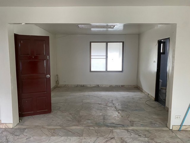 ให้เช่าบ้านเดี่ยวใกล้จุดขึ้นลงทางด่วน เดินทางสะดวก 3 ชั้น ย่านเลียบด่วน เอกมัย-รามอินทรา ถนนศรีวรา ทาวน์อินทาวน์  ประดิษฐมนูธรรม