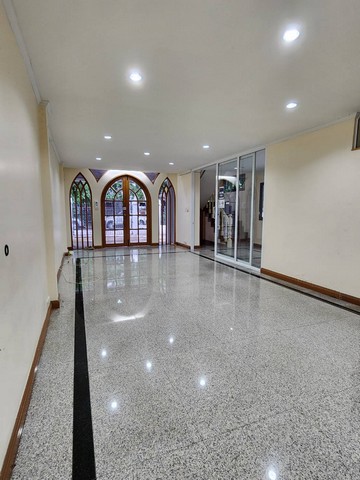 ให้เช่าทาวน์เฮ้าส์ 4 ชั้นหลังมุม  5 ห้องนอน 4 ห้องน้ำ  หมู่บ้าน สวนพลูการ์เด้น สาทร ซอย 3