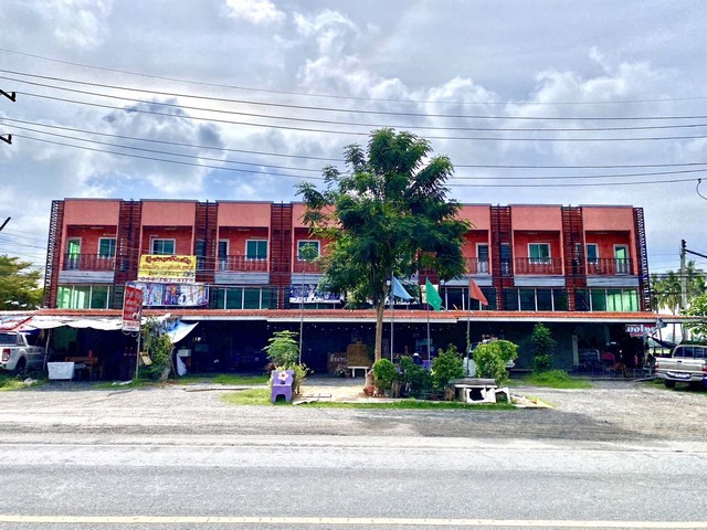 ขายด่วน ที่ดิน 25 ไร่พร้อมอาคารพานิชย์ 8 คูหาและอาคารโรงเรือน ติดถนนสายพระพุทธบาท-โคกตูม ขนาดที่ดิน 25 ไร่อาคารพาณิชย์มี 8 คูหา 2 ชั้นครึ่ง คูหาละ 2 ห้องนอน2 ห้องน้ำปัจจุบันผู้เช่าเต็มราคา 25,000,000 บาทสนใจโทรติดต่อสอบถามรายละเอียดเพิ่มเติมได้ที่เบอร์ติดต่อ 0649451945พิกัด ต.ธารเกษม อ.พระพุทธบาท จ.สระบุรี