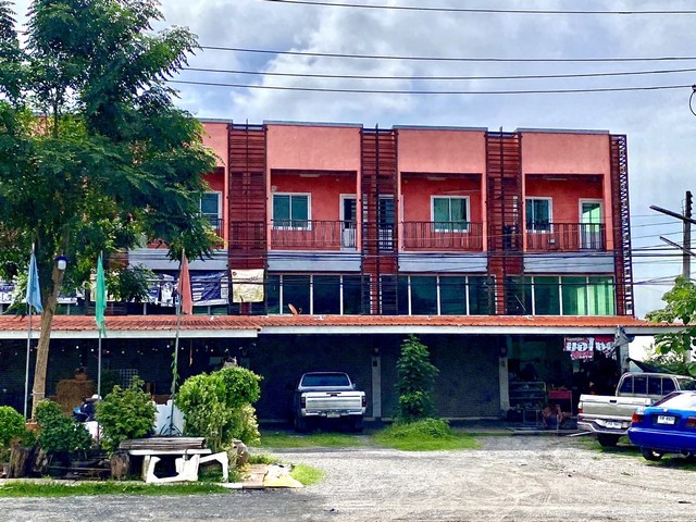 ขายด่วน ที่ดิน 25 ไร่พร้อมอาคารพานิชย์ 8 คูหาและอาคารโรงเรือน ติดถนนสายพระพุทธบาท โคกตูม