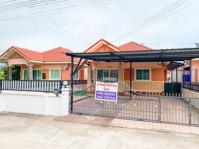 ขายด่วน บ้านเดี่ยว หมู่บ้าน เกล็ดแก้ว4 ตำบลมาบข่า อำเภอ นิคมพัฒนา จังหวัด ระยองพิกัด บ้านหนองผักหนามตำบลมาบข่าอำเภอ นิคมพัฒนาจังหวัด ระยองขนาด 52 ตรว.2 ห้องนอน 1ห้องน้ำ 2จอดรถแอร์2 ตัวปั้มน้ำราคา 1.65 ล้านบาทสนใจโทรติดต่อสอบถามรายละเอียดเพิ่มเติมได้ที่เบอร์ติดต่อเจ้าของโดยตรง 0982757342