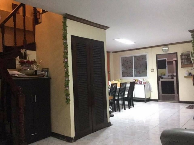 ขายทาวโฮมทำเลดีใจกลางเมือง ย่านวิภาวดี  จตุจักร ตลาดบองมาร์เช่ ตลาดประชานิเวศน์1 โครงการ วอเรนท์แมนชั่น   หลังมุม 3 ชั้น