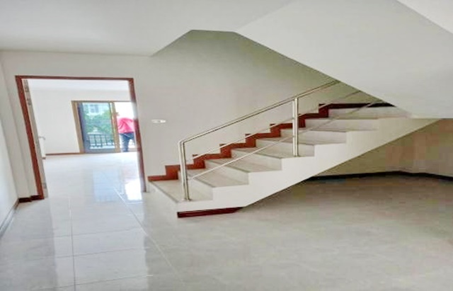 ประตูช้างเผือก 2.3 กม.รพ.เชียงใหม่ ราม  ให้เช่าอาคารพาณิชย์ 3 ชั้น 23 ตร.วา  4นอน 3น้ำ ห้วยแก้ว ประตูท่าแพ