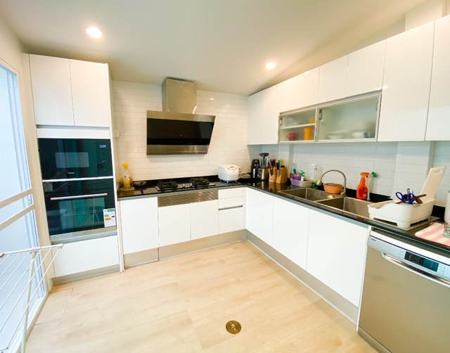 BTSอ่อนนุช 2กม. สุขุมวิท 77 บ้านทาวน์โฮม3ชั้น อุดมสุข พระโขนง บางจาก ปุณณวิถี 22 ตรว.3นอน 3น้ำ จอดรถ 2 คัน  กลางเมือง