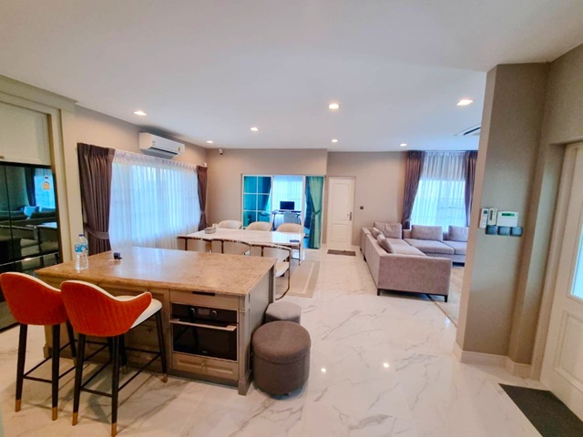 สุขาภิบาล5 เทพรักษ์ 112 ตรว. 4นอน จอดรถ5คัน MRTวัชรพล 3กม.คฤหาสน์หรู 2ชั้น พหล-รามอินทรา พร้อมข้าอยู  รับคนจีน