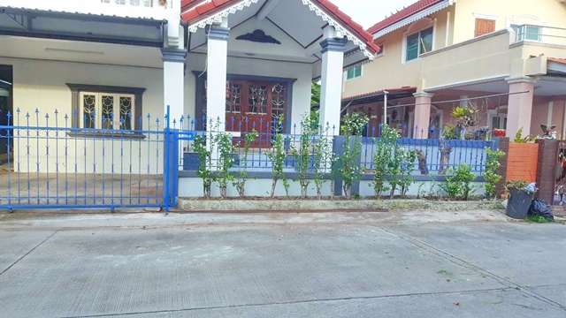 ให้เช่าบ้านเดี่ยว หมู่บ้าน4วลี 2ชั้น รร.เซนต์โยเซฟระยอง  แหลมทอง ทับมา เมืองระยอง 3นอน 2น้ำ 1โถง 1ครัว 2จอดรถ 2แอร์ 7,499-7,999 b-m 55ตรว. 252ตรม.เซ็นทรัลพลาซ่า หาดแสงจันทร์ 4 km.บิ๊กซี St.Joseph Rayong School Central Plaza Sangchan Beach 4 km.Laemthong Tabma Rayong HouseBig C  For Rent Land Village4  2 Stories 3Bed 2Bath 1halls 1kitchen 2Parking 7,999 b-m 54sqw. 250sqm. 55ตรว. 252ตรม.ตำบลทับมา อำเภอเมืองระยอง ระยอง 21000 3 ห้องนอน 2 ห้องน้ำ 1 ห้องโถง ห้องครัว ที่จอดรถ 2 คัน เครื่องปรับอากาศ 2 ห้องบน มีแท็งน้ำ/ปั๊