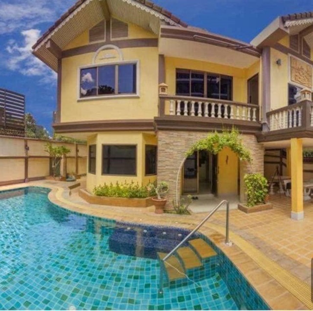 พัทยากลาง บิ้กซี เอ็กตร้า ดิ อเวนิว ให้เช่าบ้าน พูลวิลล่า 5นอน 72ตรว. 264 ตรม.  5น้ำ 54,999 B-M ฟู้ดแลนด์ ม.พัทยาเมโมเรียล เฟอร์หรูครบ  House for rent Pool Villa Center Pattaya Big C Extra 5bed 5bath 54,999B-M Foodland Pattaya Memorial Hospital fully fur luxury 72 sq.wa 264 sqm. เพนียดช้าง เมืองพัทยา อำเภอบางละมุง ชลบุรี 20150บ้านให้เช่าในพัทยา5 ห้องนอน5 ห้องน้ำเฟอร์นิเจอร์ครบครันสระว่ายน้ำพัทยากลางสถานที่ใกล้เคียง - บิ๊กซี พัทยา 3 (เอ็กซ์ตร้า) (  0.2 กม.) - โฮมโปร ชลบุรี ( 0.2 