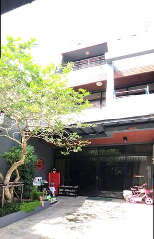 รหัส# JD721 ขายทาวโฮมหลังมุม 3 ชั้น โครงการวอร์เรน แมนชั่น2 ย่านจตุจักร วิภาวดี ทำเลใจกลางเมือง ใกล้ตลาดบองมาร์เช่ ตลาดประชานิเวศน์1  *** ราคาขาย 5.2 ล้านบาท รหัสทรัพย์ # JD721ติดต่อ:: ฐิติพรรณ (ตุ่น) โทร/ID Line:: 0942823961   Line:: https://line.me/ti/p/3xFA1An8Kcรหัส# JD721 ขายทาวโฮมหลังมุม 3 ชั้น โครงการวอร์เรน แมนชั่น2 ย่านจตุจักร วิภาวดี ทำเลใจกลางเมือง ใกล้ตลาดบองมาร์เช่ ตลาดประชานิเวศน์1  *** ราคาขาย 5.2 ล้านบาท ทาว