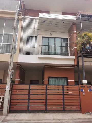 ขายด่วน ทาวน์โฮม หมู่บ้าน I home city ต. บึงพระจันทร์ อ.เมืองพิษณุโลกขายบ้านพร้อมโอน2.6ลบ ราคาต่อรองได้ค่ะ หรือให้เช่าระยะยาว12,000บาทต่อเดือนทาวน์โฮม2ชั้น ขนาด5x14เมตร เนื้อที่21.2 หมู่บ้าน I home city 2ห้องนอนใหญ่ 2 ห้องน้ำ หน้าหมู่บ้านมีร้านค้าสะดวกซื้อ ร้านซักอบรีดและร้านทำผม ไกล้ โลตัสและเซเว่น เดินทางเข้าหมู่บ้านสะดวกเป็นtownhome 2bedroom, 2bathroom and a living room with kitchen counter. All rooms fitted with Aircon units. มีเครื่องทำน