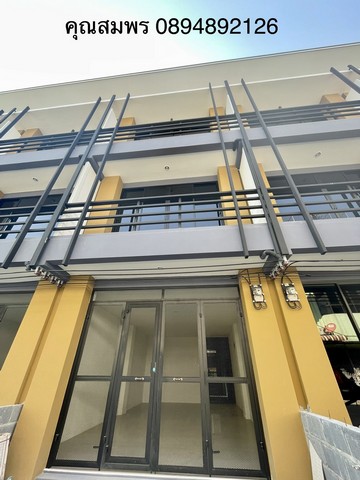 ทาวน์โฮมใหม่ 3 ชั้น 18 ตารางวา พื้นที่ใช้สอย 192 ตารางเมตร 1 ห้องโถงใหญ่ 4 ห้องนอน 5 ห้องน้ำ จอดรถได้ 2 คัน ถนนหน้าทาวโฮมกว้าง10 เมตร พิกัด เชิงสะพานกรุงธน ซอยราชวิถี 21 (ซอยวัดภคินีนาถ) บางพลัด เดินทางสะดวก 5 นาที ถึงสถานี MRT สิรินธร 8 นาทีถึง รพ วชิระ สวนดุสิต สวนสุนันทา12 นาทีถึง รพ ศิริราชใกล้ สะพานกรุนธน (ซังฮี้),รร.เขมะ,river side hotelเหมาะเป็นที่อยู่อาศัย และสำนักงานติดต่อ 0813477121ราค