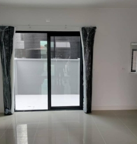 ให้เช่า ทาวน์โฮม 3 ชั้น หลังมุม บ้านกลางเมือง วิภาวดี-แจ้งวัฒนะ บ้านใหม่