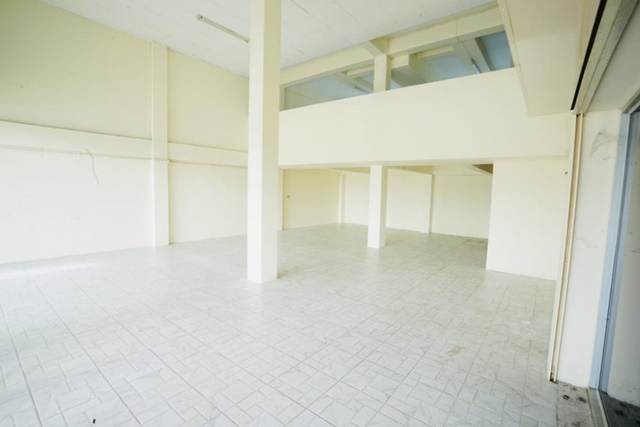 บางรักใหญ่ อ้อมเกร็ด DBS เด่นหล้า ราชพฤกษ์ ทำเลทอง CHIC REPUBLIC MRT อินเตอร์ ถนนใหญ่ 10 เลน ให้เช่าอาคารพาณิขย์ 2 คูหา 36 ตร.ว. 640 ตรม.