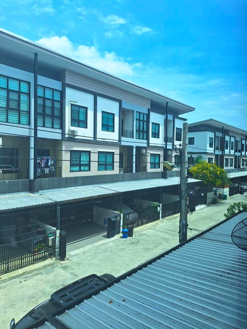 ทาวน์โฮมใหม่ 3.5ชั้น 20ตรว.BTSสำโรง สุขุมวิท111-115 3นอน 3น้ำ 2จอดรถ  2A/C 4.39 ล้านบาท   24,999B-M อิมพีเรียลเวิลด์ ศรีด่านBTS Samrong Sukhumvit111-115 For sale-rent Townhome 3.5story house convenient travel 2A/C 20sq.wa 3bed 3bath 2parking spaces. 4.39 Million Baht Imperium World Sridan 24,999B-M ศรีด่านถ.สุขุมวิท 111-115 ต.สำโรงเหนือ อ.เมืองสมุทรปราการ จ.สมุทรปราการVDOhttps://youtube.com/shorts/5V1h5OQKVPU3 ห้องนอน3 ห้องน้ำ2 จอดรถ2 แอร์ A/C1 ตู้เย็นสถานที่ใกล้เคียงBTS สำโรง ( 2 กม.)MRT  สถานีศรีแบริ่ง ( 2.5 กม.)โรงเรียน - เทพศิรินทร์ สมุทรปร