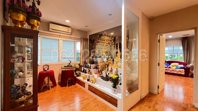 ขาย บ้านเดี่ยว 2  ชั้น บางกอกบูเลอวาร์ด รามอินทรา 3 หลังริม ขนาด 66.3 ตรว 4นอน 4น้ำ ข้างบ้านหนึ่งฝั่งไม่ติดใคร