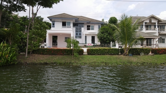 ขายบ้านเดี่ยว ริมเลค ศุภาลัย แกรนด์เลค เนื้อที่ 70 ตรว 4น้ำ 4น้ำ คุ้มเกล้า ซ.10 บ้านสวย บรรยากาศดี ราคาสมเหตุสมผล