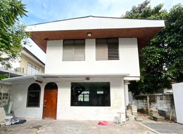 ใกล้โลตัส บางซื่อ ใกล้ทางด่วนถ.ประชาชื่น12-18 ให้เช่าบ้านเดี่ยว-โฮมออฟฟิศ 2 ชั้น ให้เช่า 11,999 B-M 52 ตรว. 3นอน 2น้ำ 1 จอดรถ Prachachuen12-18 Road,for rent 11,999B-M 52 sq.wa,-home office near Lotus Bang Sue for rent 2-story detached house,near the expressway,3 bed,2 bath,1 parking space.ถ.ประชาชื่น12-18 บางซื่อ กรุงเทพ 10800เป็นบ้านเปล่า รีโนเวทไปบ้างแล้ว ทำเป็นโฮมออฟฟิตได้3 ห้องนอน2 ห้องน้ำ1 จอดรถสถานที่ใกล้เคียงรถไฟฟ้าสายสีม่วง - บางซ่อน รถไฟฟ้าชานเมือง สายสีแดงเข้ม -กลางบางซื่อ 