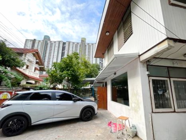 ใกล้ทางด่วน โฮมออฟฟิศ 2 ชั้นถ.ประชาชื่น12-18 50 ตรว.ให้เช่าบ้านเดี่ยว ใกล้โลตัส บางซื่อ 3นอน 2น้ำ 1จอดรถ 
