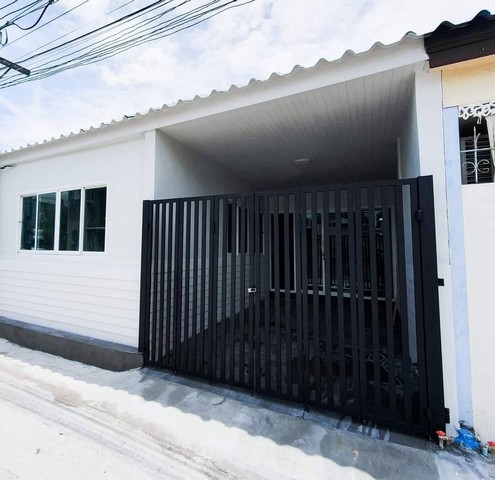 wow!ทำเลดี๊ดีบ้านRenovate ลาดพร้าว41(ซอยภาวนา) เขต จตุจักร แขวง จันทรเกษม กทมใกล้จุดขึ้นลงสถานีรถไฟฟ้า MRT สายสีเหลืองลาดพร้าว เพียง 5 นาทีราคาถูกกว่าซื้อคอนโดในย่านนี้การคมนาคมสะดวกสบายหลายเส้นทางลาดพร้าว วังหิน เสนา รามอินทรา รัชดาสไตล์Modern: black &whiteซื้อไว้อยู่เอง หรือทำธุรกิจปล่อยเช่าขนาด 22 ตรว.พื้นที่ใช้สอย 80 ตรม.2 ห้องนอน 2 ห้องนำ้ห้องรับแขก ห้องครัวจอดรถ 1 คันสนใจสอบ