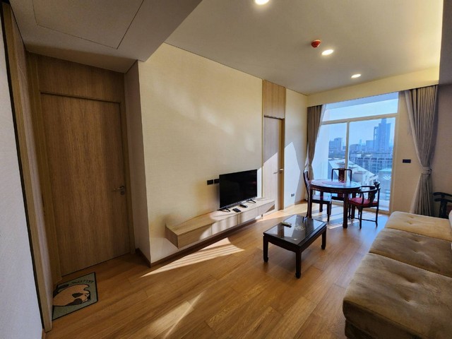 Siamese Sukhumvit 42, spacious, safe, clean, 11th floor, BTS Ekkamai.***Service for selling/renting houses, condos and giving advice. If interested, contact at any time***Interested in additional details or pictures or making an appointment to see the room?Contact Ekachai (Aui)T. 089-799-5598Line ID: @auiauiaui001 (add @ in front)-------------------------------------------------- -----------Room type: 2 bedrooms, 1 bathroomSize 52 sq m., 11th floorNew, clean room, beautifully decorated, ready to move in.details-------------------------------------------------- ------------Rental price: 36,000 baht per month-------------------------------------------------- ------------* furniture- wardrobe- Built-in kitchen- Bed with mattress- Sofa-------------------------------------------------- ------------*Facilities worth using- Sky swimming pool- Fitness- Relaxation garden- Fitness-------------------------------------------------- ------------*Nearby important places (Based on information from Go