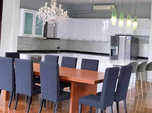 ให้เช่าบ้าน พร้อมสระว่ายน้ำ ถนนศรีนครินทร์38 เนื้อที่ 475 ตรว ใกล้โรงเรียนนานาชาติ เมกะบางนา