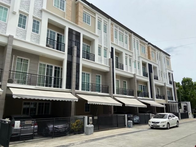 รหัส# TO630 ให้เช่าทาวน์โฮม 4 ชั้น 4 ห้องนอน The Master @BTS อุดมสุข สุขุมวิท 103 เดินทางสะดวก *** ราคาเช่า 55,000 บาท/เดือน รหัสทรัพย์ # TO630ติดต่อ:: ฐิติพรรณ (ตุ่น) โทร/ID Line:: 0942823961Line:: https://line.me/ti/p/3xFA1An8Kcรหัส# TO630 ให้เช่าทาวน์โฮม 4 ชั้น 4 ห้องนอน The Master @BTS อุดมสุข สุขุมวิท 103 เดินทางสะดวก *** ราคาเช่า 55,000 บาท/เดือน ทาวน์โฮม 4 ชั้น The Master @BTS อุดมสุข สุขุมวิท 103  พื้นที่ใช้สอย 310 ตรม.หน้ากว้าง 5.5 ม.4 ห้องนอน 5 ห้องน้ำ จอดรถได้ 2 คัน  สิ