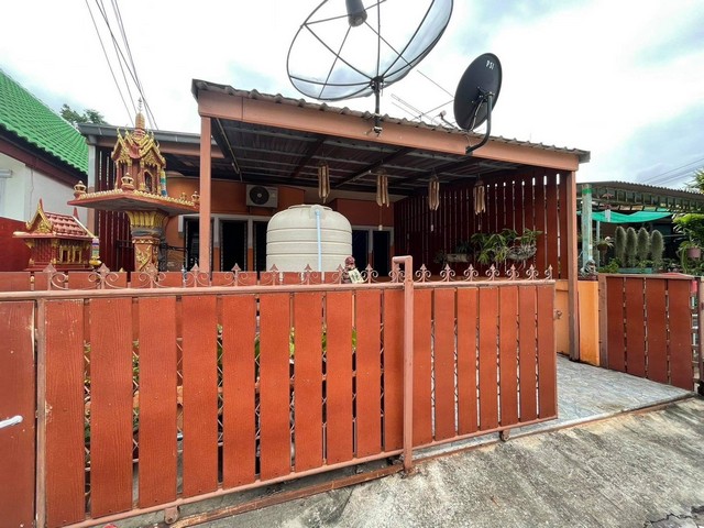 ขายบ้าน พื้นที่ 24 ตร.วา.เจ้าของขายเอง ต.จอหอ อ.เมือง จ. นครราชสีมา2 ห้องนอน1 ห้องน้ำ1 ห้องรับแขกต่อเติมห้องครัวสวยงามเพิ่งรีโนเวทใหม่..บ้านสวย หมู่บ้านสุขสบาย หลังขนส่งจอหอ ต.จอหอ อ.เมือง จ.นครราชสีมาการเดินทางสะดวก ใกล้ขนส่ง 2ใกล้ตลาดสระครกจอหอใกล้เซ็นทรัลใกล้เทอมินอล 21..#ของแถมมากมายแอร์ 2 เครื่องปั๊มน้ำแทงค์น้ำเตียงนอน/โต๊ะเครื่องแป้ง/ตู้เสื้อผ้า/ชั้นทีวี ฯ