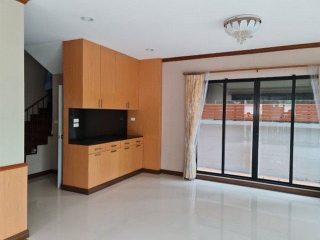 ขายทาวน์โฮม 3 ชั้น หมู่บ้านไพรเวทวิลล์ (Private ville) พระราม 9 - หัวหมาก ย่านรามคำแหง บนถนนหัวหมาก