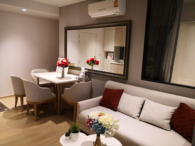 Runesu ThongLor, safe, clean, private, 3rd floor, BTS Thonglor.***Service for selling/renting houses, condos and giving advice. If interested, contact at any time***Interested in additional details or pictures or making an appointment to see the room?Contact Ekachai (Aui)T. 089-799-5598Line ID: @auiauiaui001 (add @ in front)Room type: 1 bedroom, 1 bathroomSize 35 sq m., 3rd floorNew, clean room, beautifully decorated, ready to move in.details-------------------------------------------------- ------------Rental price: 25,000 baht per month-------------------------------------------------- ------------*Facilities worth using- Lobby- Japanese style garden- swimming pool- Onsen- Golf driving range-------------------------------------------------- ------------*Nearby important places (Based on information from Google Map)- Park Lane Ekkamai- J Avenue Thonglor- Camillian Hospital- Samitivej Sukhumvit Hospital- Ekamai International School-------------------------------------------------- ----