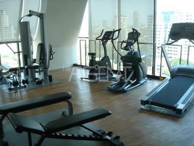 คอนโดติอัลโคฟ ทองหล่อ10 อยู่ตรงข้ามดองกี้ ใกล้สถานีรถไฟฟ้า BTS เอกมัย บรรยากาศวิวเมือง มีความเป็นส่วนตัว