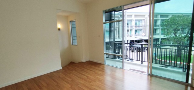 ขายทาวน์โฮม 3 ชั้น ท่าข้าม พระราม 2 ทาวน์ อเวนิว ไทม์ หลังริม