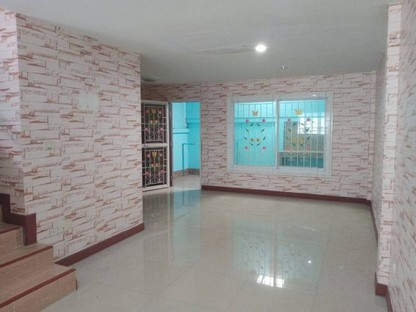 ทาวน์เฮาส์พร้อมเข้าอยู่ 2 ชั้น หน้าหมู่บ้านปาร์ควิลเลจ ติดถนนหลัก เครือสหพัฒน์-บายพาสแหลมฉบัง