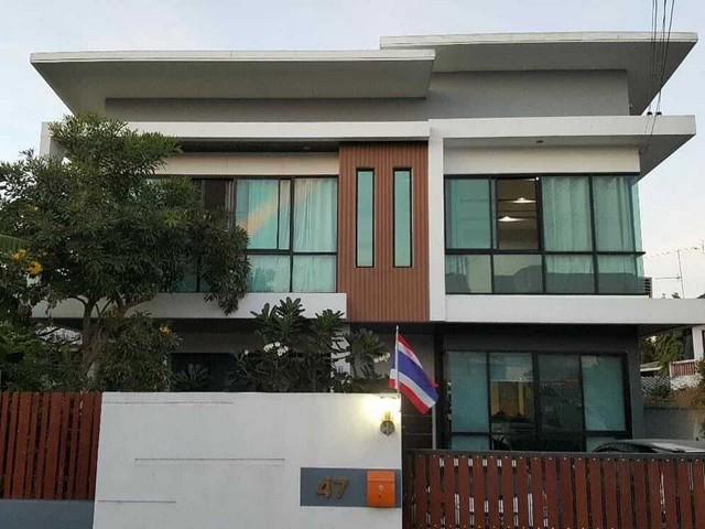 ขายบ้านเดี่ยว 2 ชั้น ย่านลาดพร้าว โชคชัย 4 เลียบด่วน พร้อมเฟอร์นิเจอร์ 