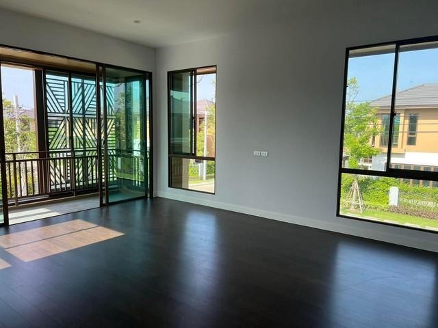 PPL13 ขาย บ้านเดี่ยว 2 ชั้น โครงการ บุราสิริ วัชรพล บ้านเดี่ยวหรูพร้อมนวัตกรรมบ้านอยู่สบาย จากแสนสิริ เป็นบ้านใหม่ไม่เคยเข้าอยู่  เดินทางสะดวก ใกล้ทางด่วนสุขาภิบาล 5ราคาขาย 23,900,000 บาทติดต่อ คุณช่อผกา 0616198565 LINE 0616198565ขายบ้านเดี่ยว 2 ชั้น โครงการบุราสิริ วัชรพล เดินทางสะดวกใกล้ทางด่วนสุขาภิบาล 5เนื้อที่ 113.5 ตร.ว พื้นที่ใช้สอย 284 ตร.ม 4 ห้องนอน 5 ห้องน้ำ 1 ห้องแม่บ้านเป็นบ้านใหม